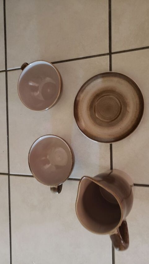 broc et tasses en grès 5 Viviers-du-Lac (73)