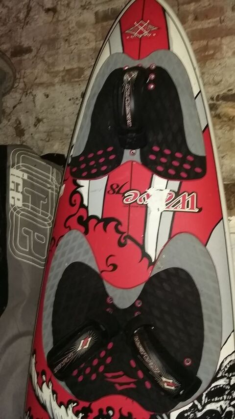 Planche de vague Naish Wave 78 
6 sorties
160 F�camp (76)