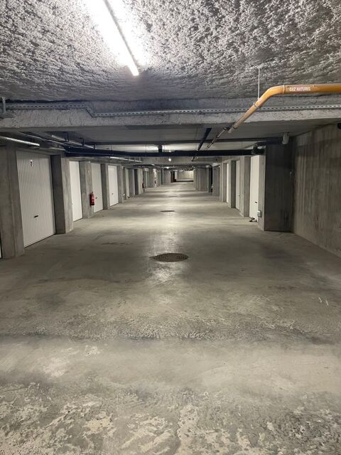  Parking / Garage � louer 17 m� Claix