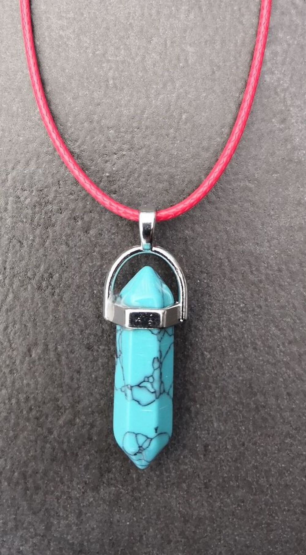 Pendule en Turquoise mont&eacute; en pendentif sur cordon cir&eacute; Bijoux et montres