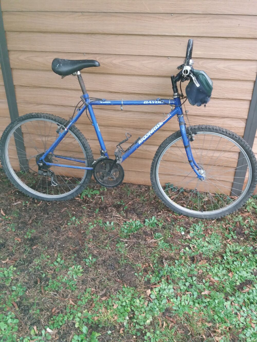 v&eacute;lo avec sacoche Vélos