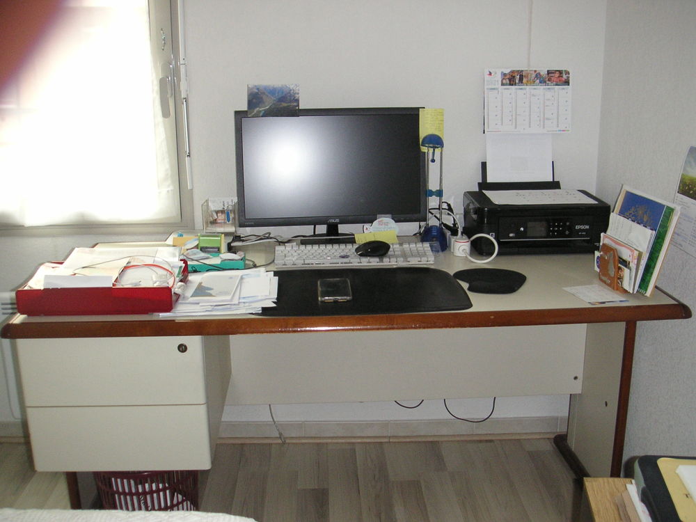 Grand bureau avec tiroirs Meubles
