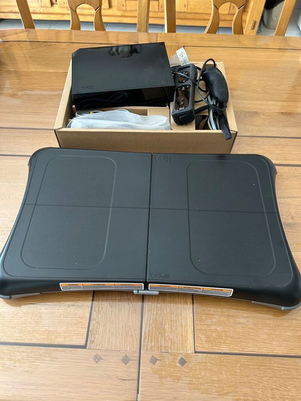 CONSOLE WII + WII FIT PLUS + BALANCE BOARD WII Consoles et jeux vid�os