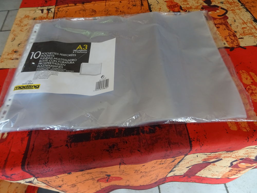 sachet de 10 pochettes en plastiques perfor&eacute;es A3 