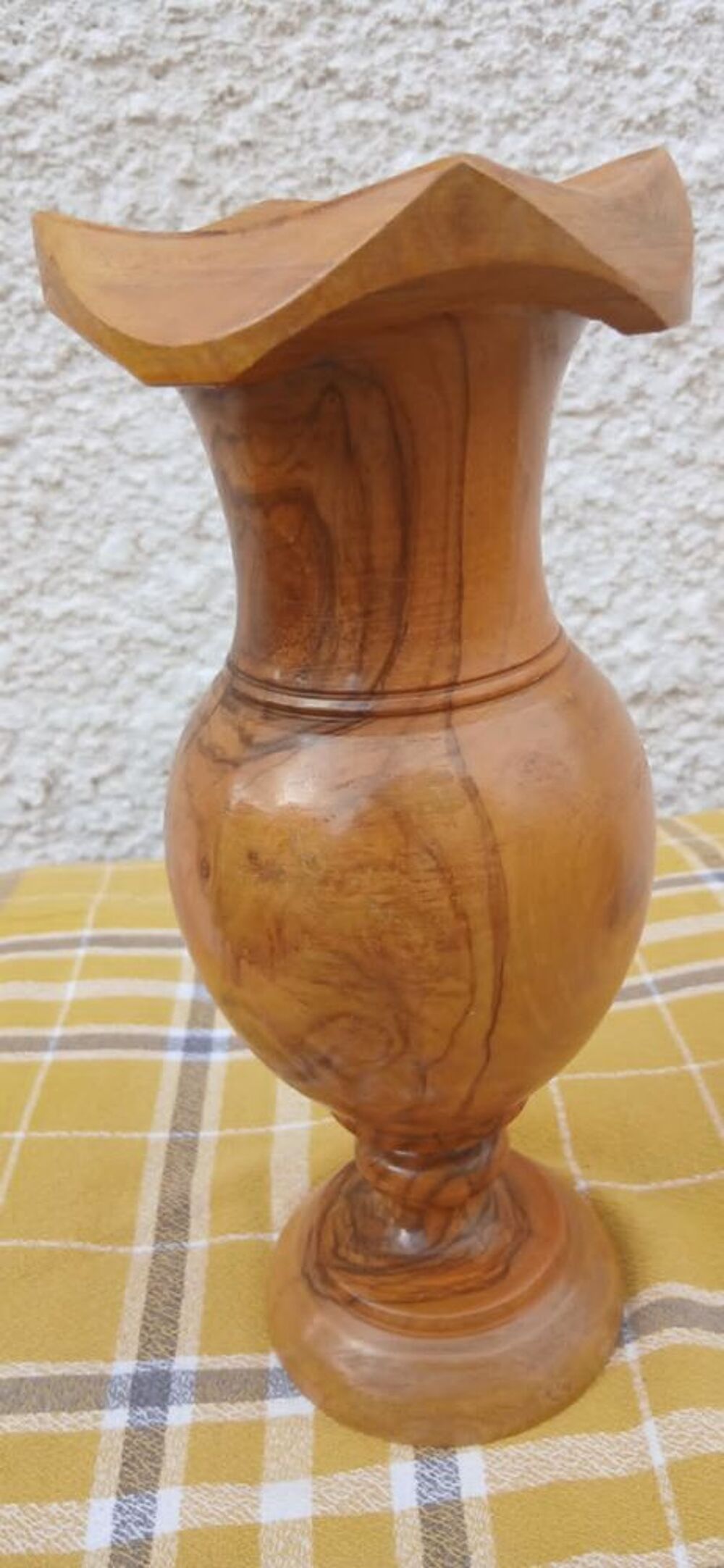 Vase en Bois d'Olivier Sculpt&eacute; de 26 cm : Tourn&eacute; &agrave; la Main Décoration