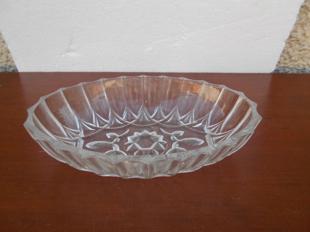 RAVIER ovale verre cisel&eacute; Décoration