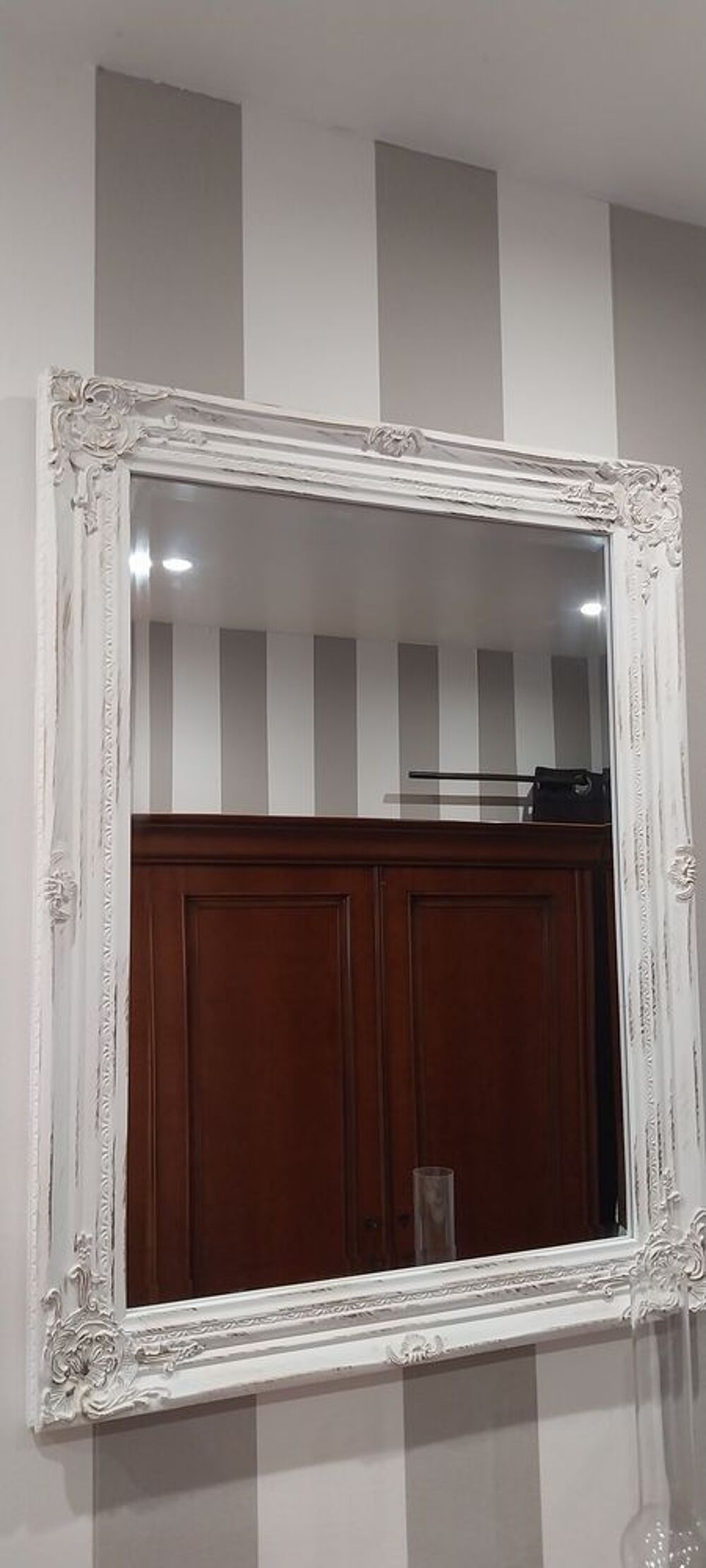 Miroir ancien blanc orn&eacute; Décoration