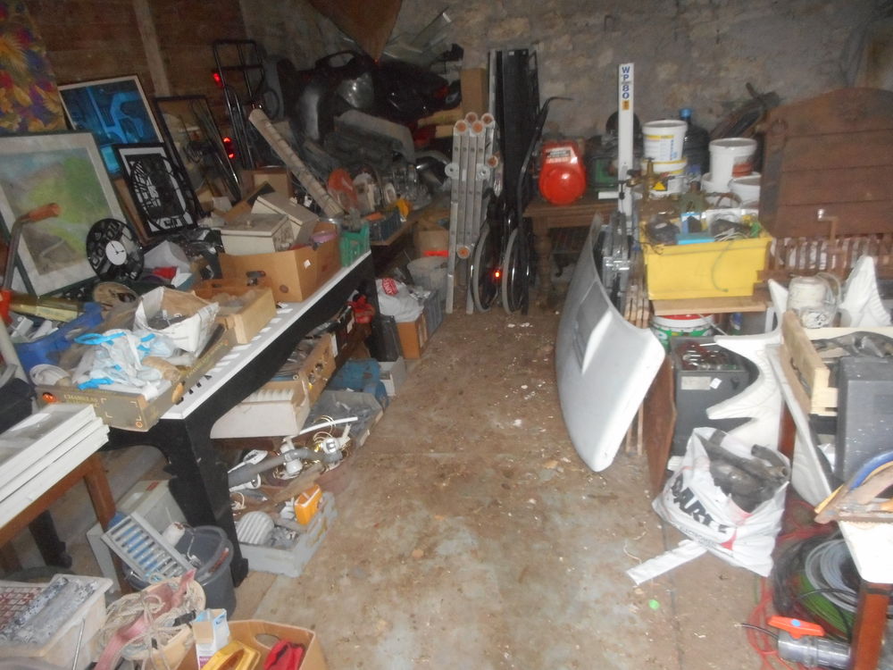 Vide grenier j'ai plusieurs meuble banc table et lot Meubles