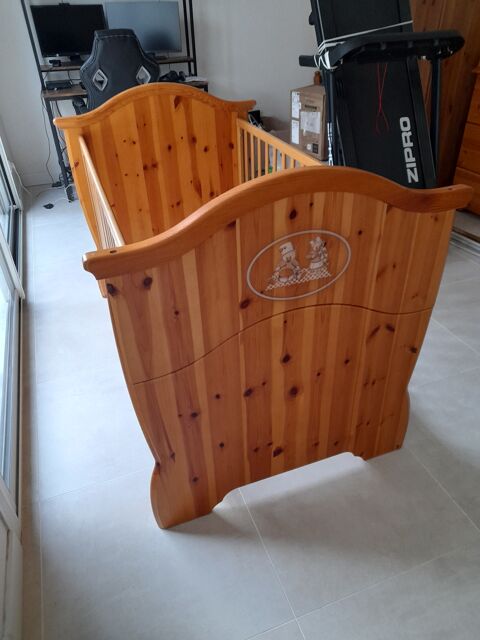 Lit bb en bois  barreaux avec motif ours 100 Aubagne (13)