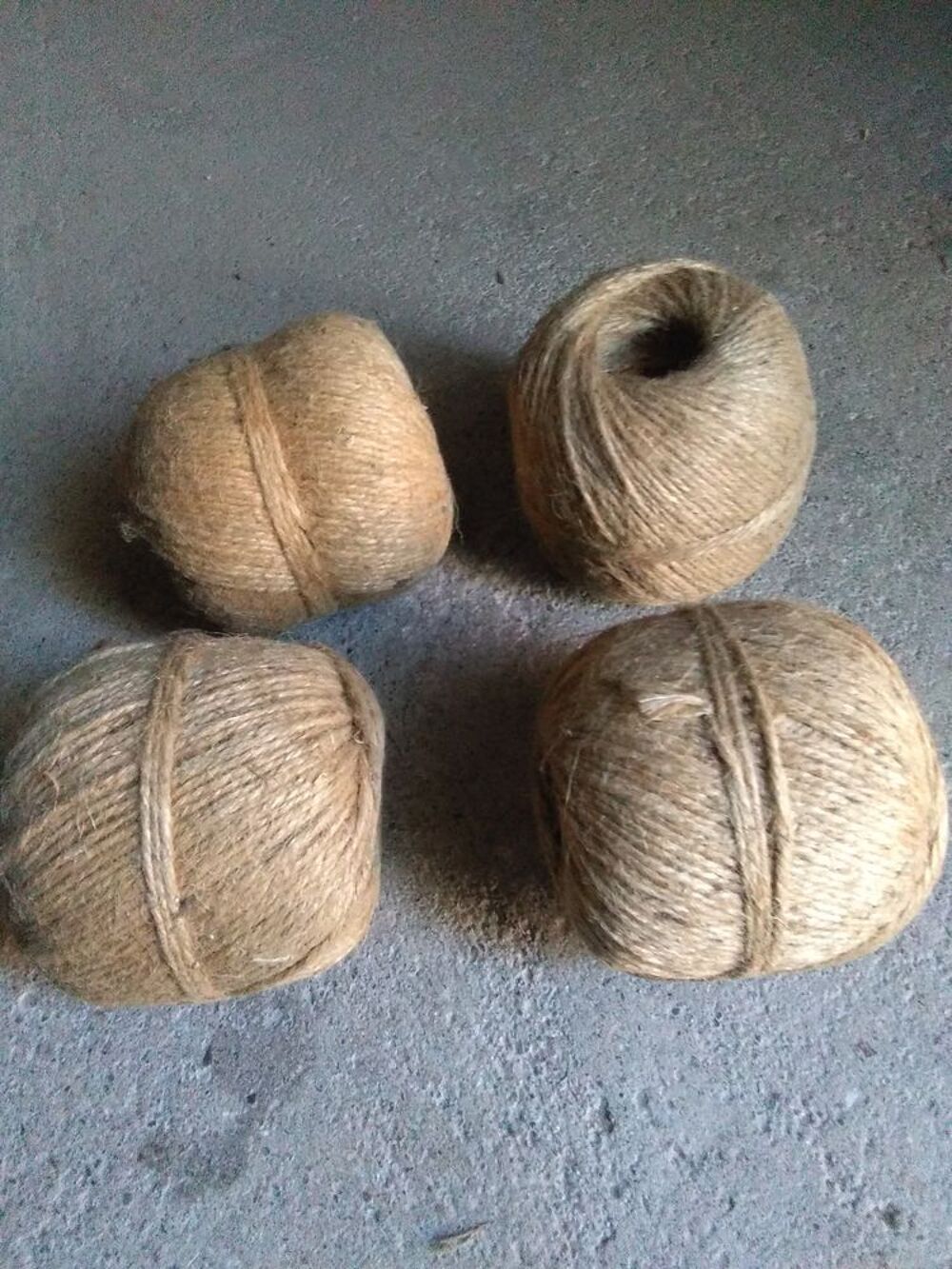 Lot de 4 bobines de ficelle naturelle. Bricolage