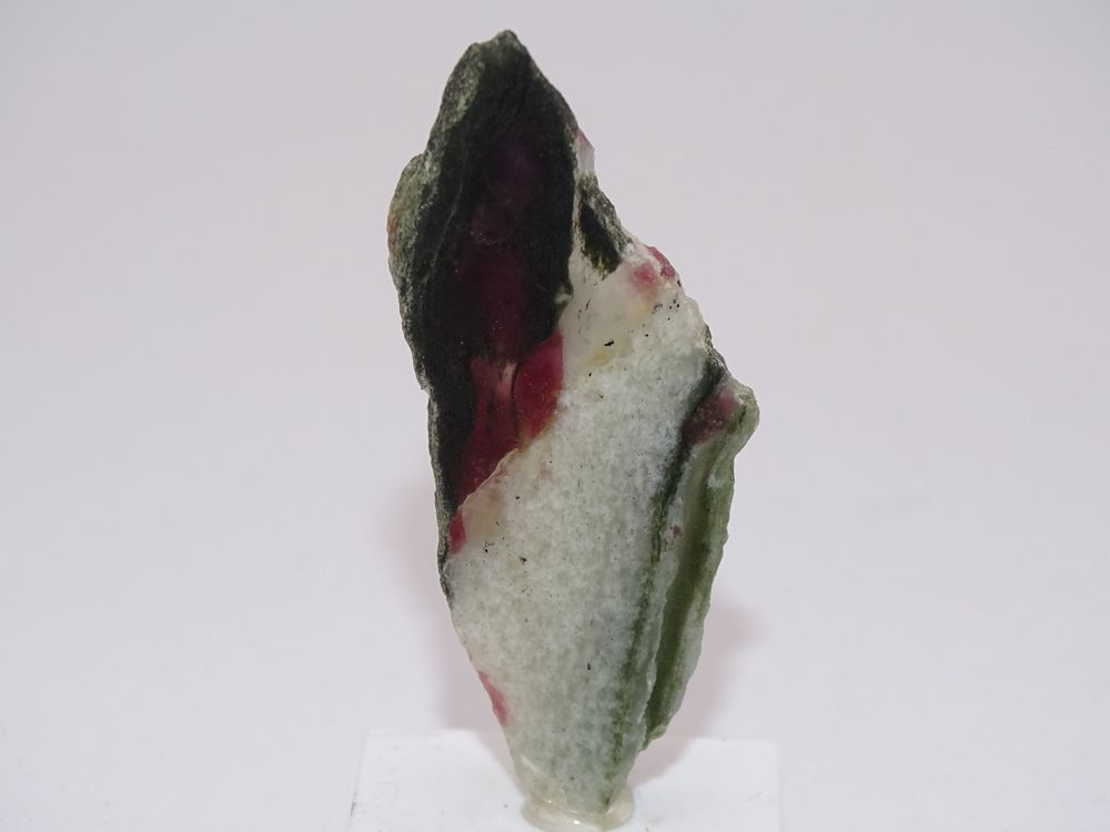 Eudialyte polie TRES RARE Norra K&auml;rr Su&egrave;de 10gr 53 x 21 x 6 