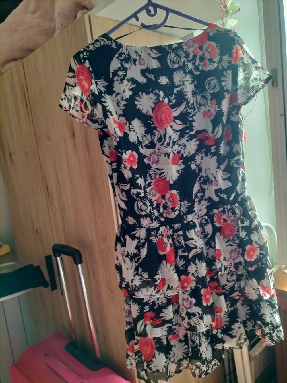 Robe noire fleurie Vêtements