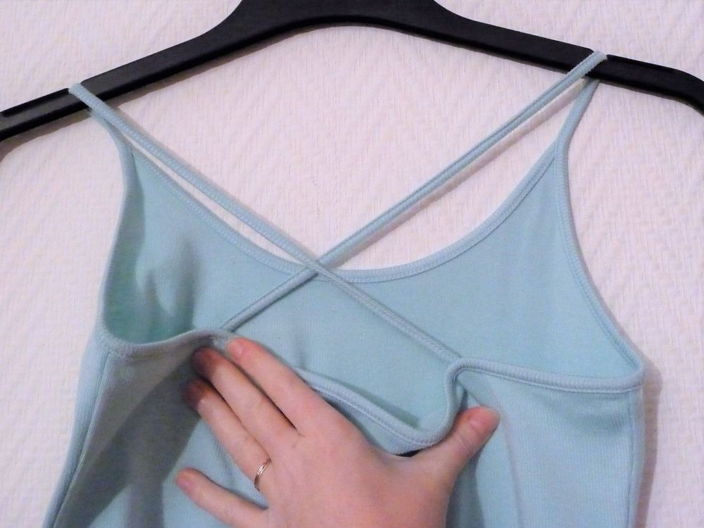 Top/ Tee Shirt Bleu Ciel &agrave; Bretelles Crois&eacute;es dans le Dos Vêtements