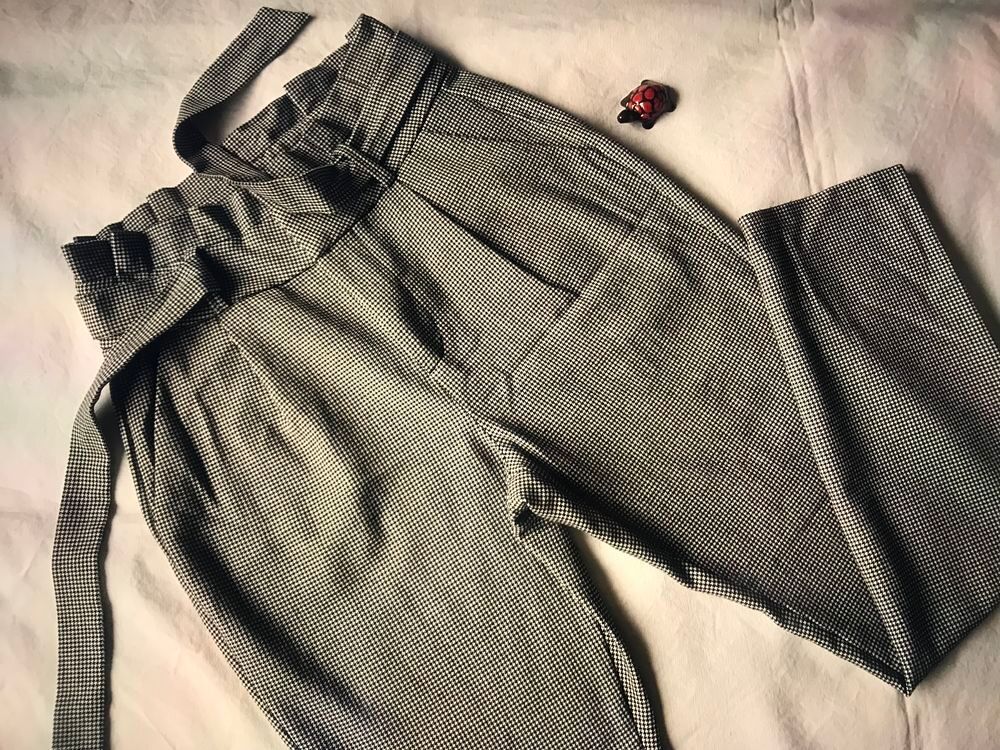 A SAISIR pantalon quasi neuf Vtements