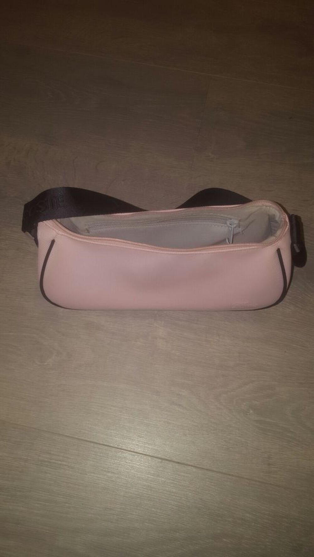 sac &agrave; main lacoste rose Maroquinerie