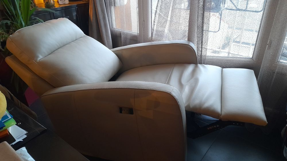 fauteuil en cuir relax &eacute;lectrique Meubles