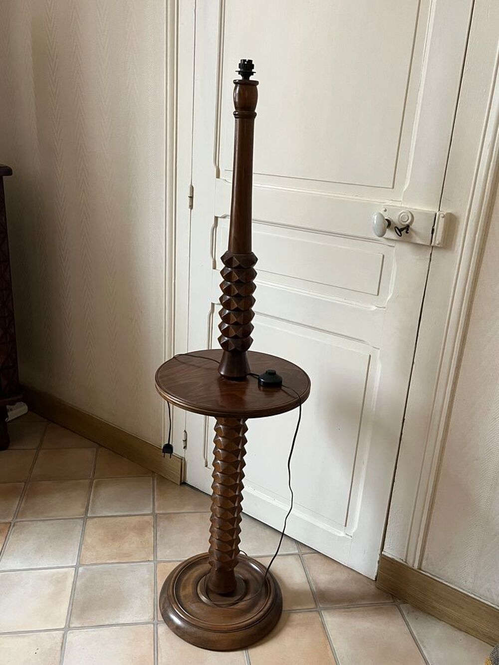 Lampe de salon bois style basque Décoration
