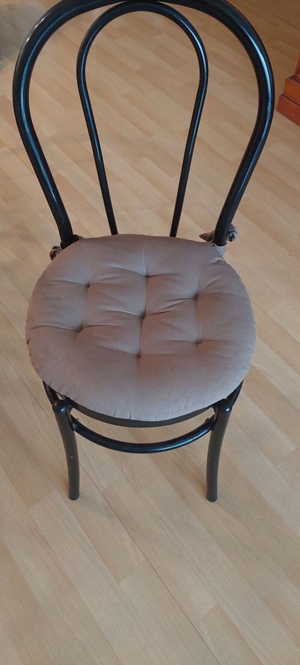 6 chaises de bistro en tr&egrave;s bon &eacute;tat 
Meubles