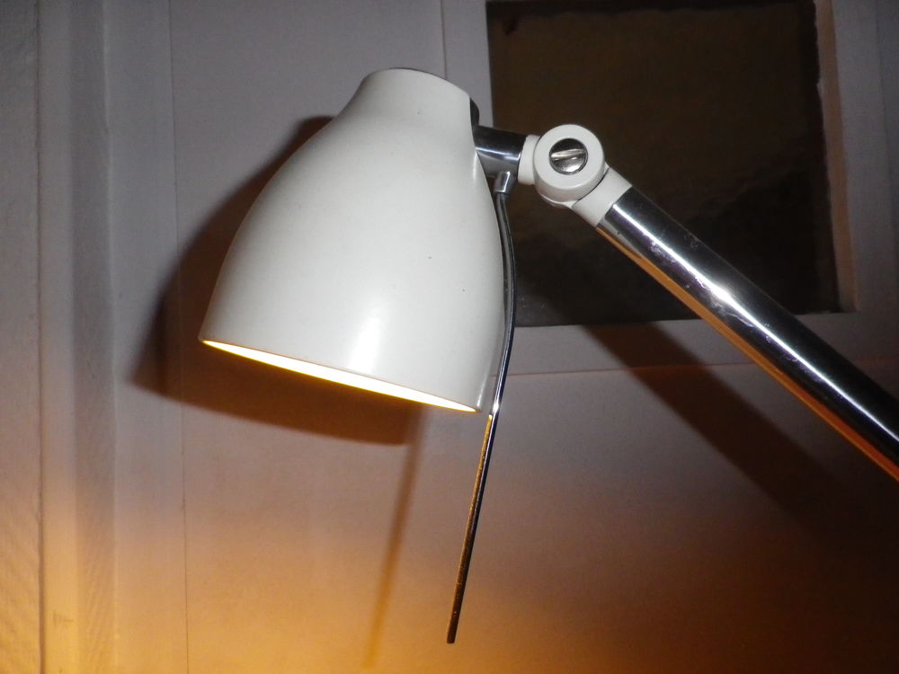 Lampe de bureau articul&eacute;e IKEA mod&egrave;le Tral Décoration