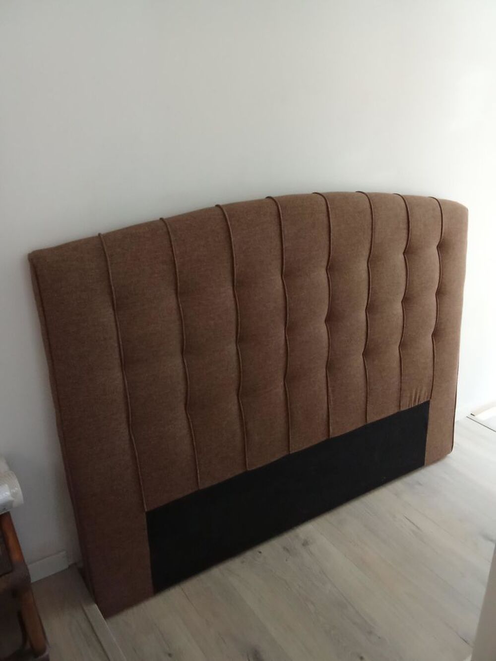 T&ecirc;te de lit 140/160 cm. tissus marron Meubles