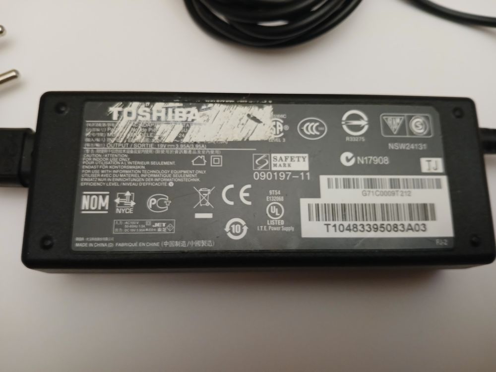 chargeur ordinateur Toshiba T10483395083A03 / G71C0009212 Matériel informatique