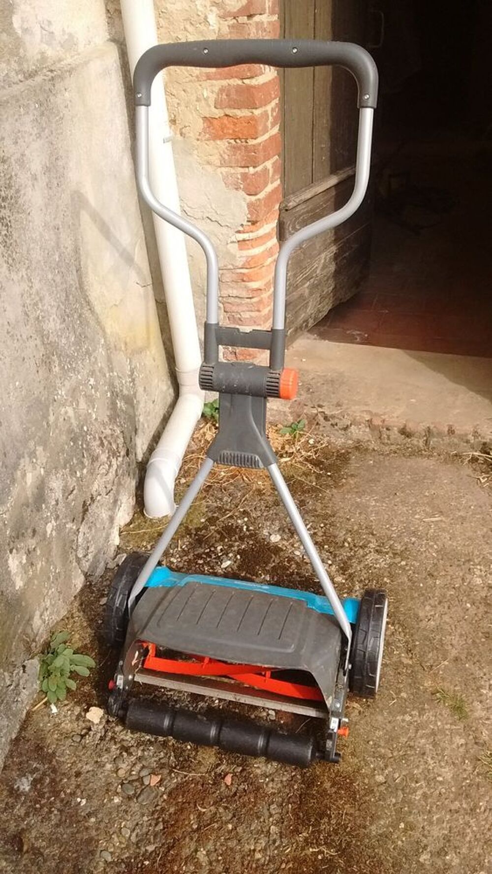 Tondeuse &agrave; main neuve Jardin