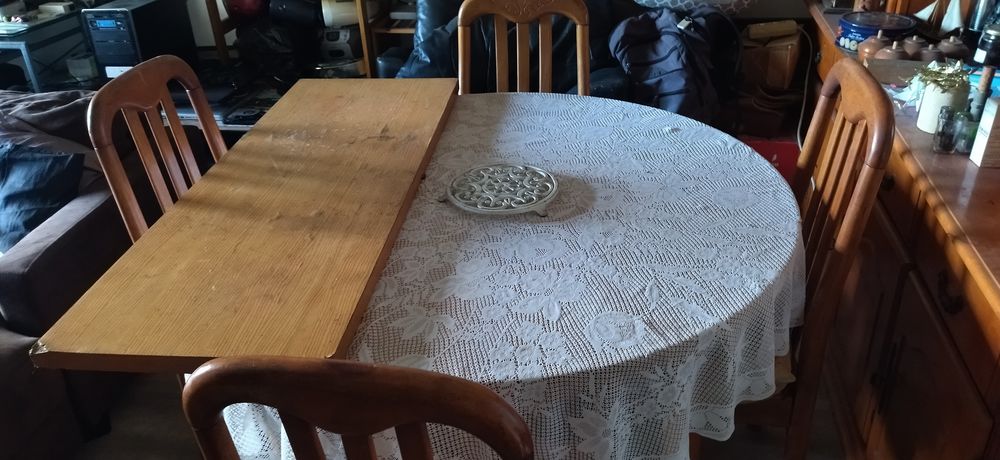 Table ronde et Chaises Meubles