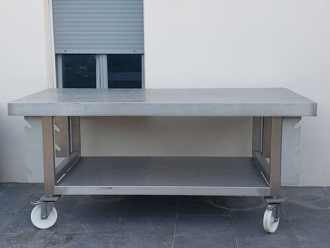 Grand table en inox sur roulettes 1500 La Roche-sur-Yon (85)