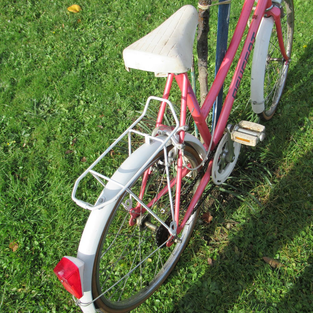 V&eacute;lo fille rose (Peugeot) ? Vintage (ann&eacute;e 90) Vlos