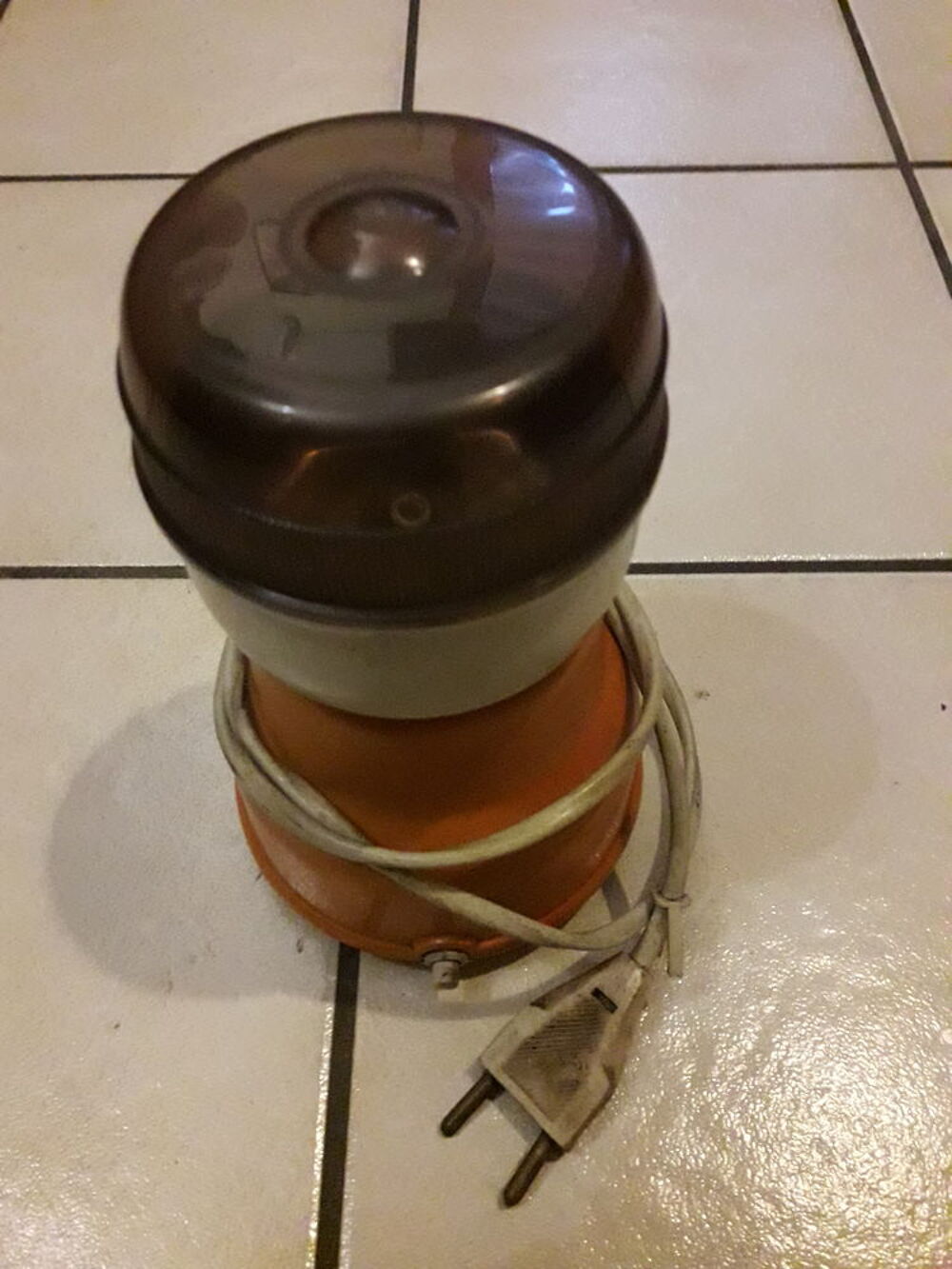 CAFETIERE A GRAIN BROYEUR . Electroménager