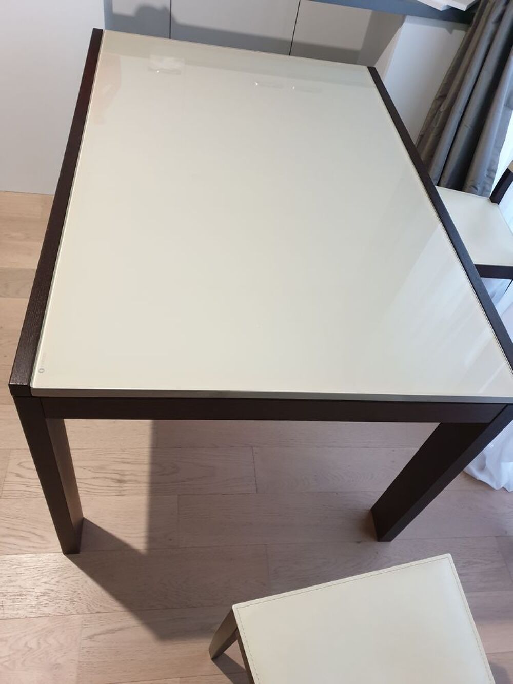 TABLE+6 CHAISES"Structure en H&ecirc;tre massif teint&eacute; Meubles