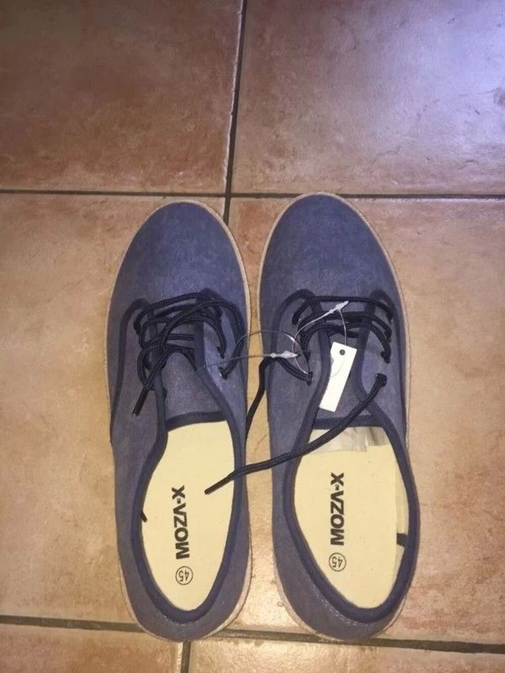 Chaussures toiles P45 neuves &agrave; 15 euros Chaussures