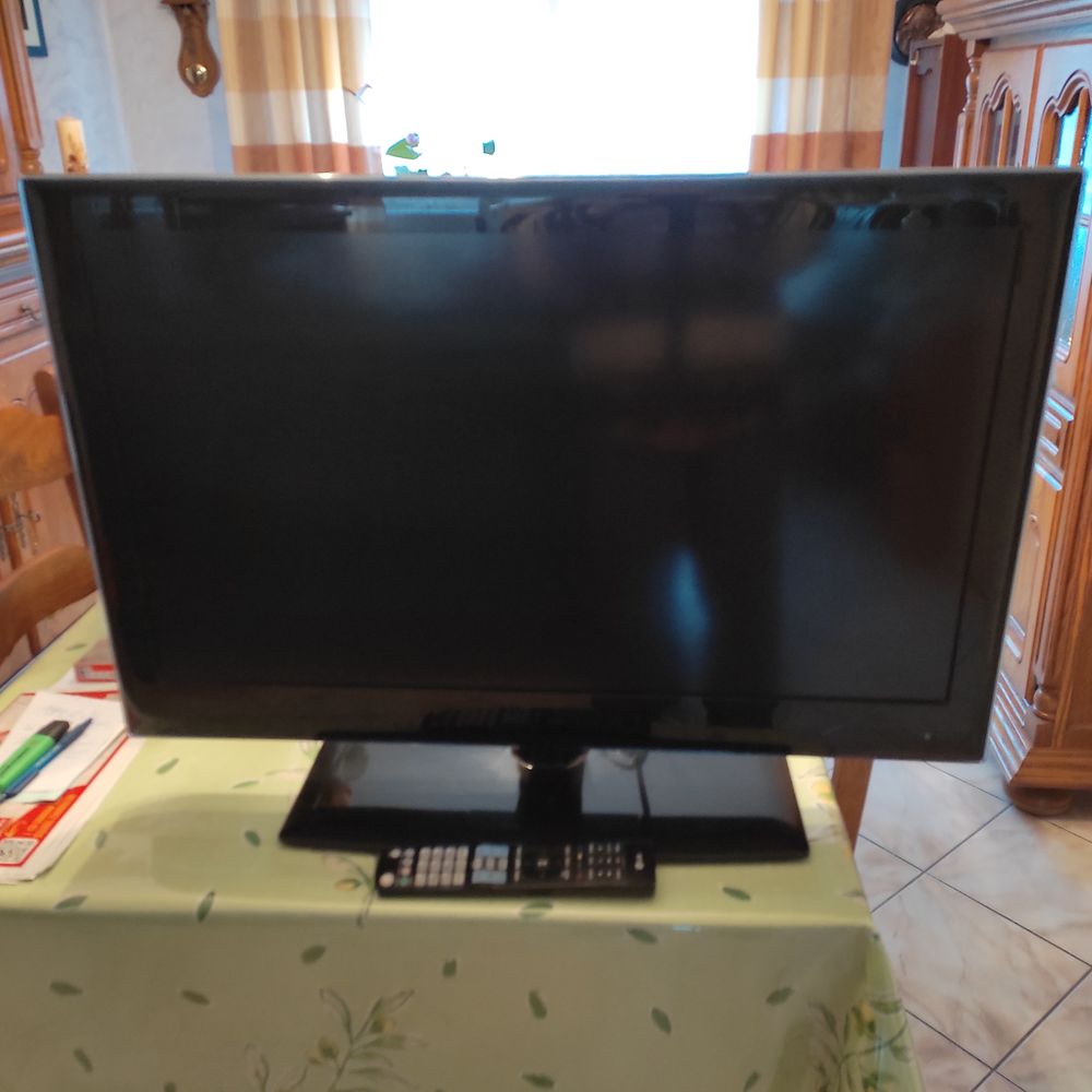 tv marque LG 32 pouces / 82 cms Photos/Video/TV