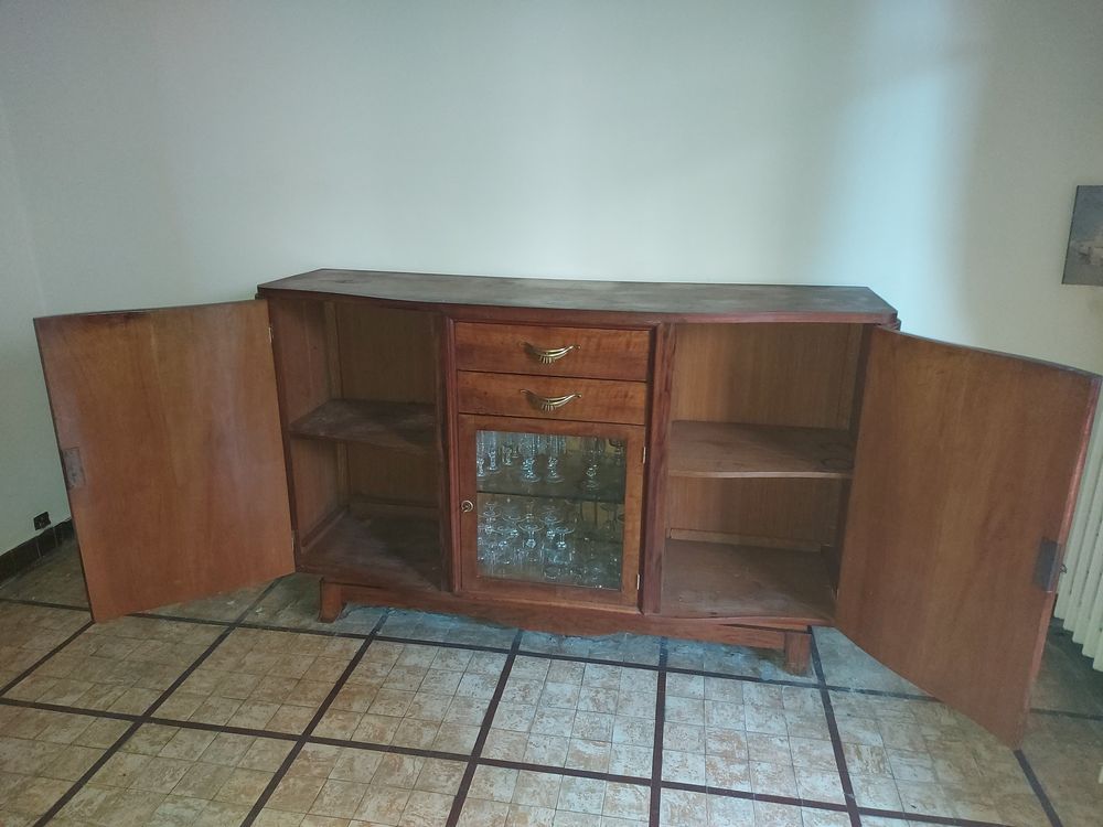 Buffet bas en bois avec vitrine Meubles