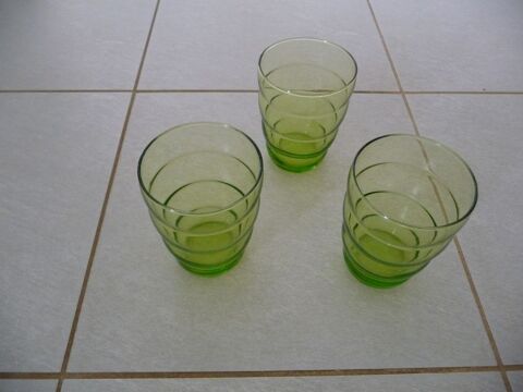 3 verres gobelets verts grand format 10 Celles-sur-Belle (79)