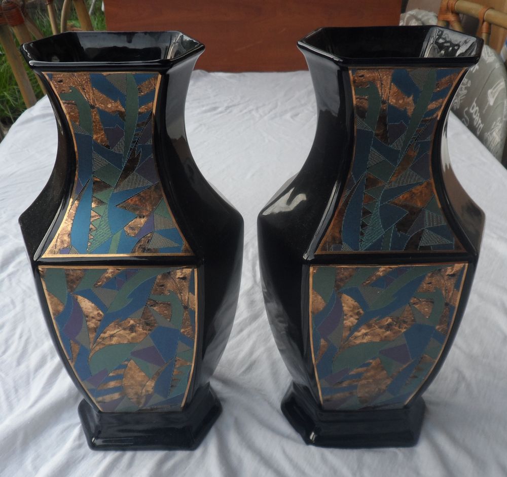 2 Vases hexagonaux neufs, noirs en c&eacute;ramique, vintage AN 70 Décoration