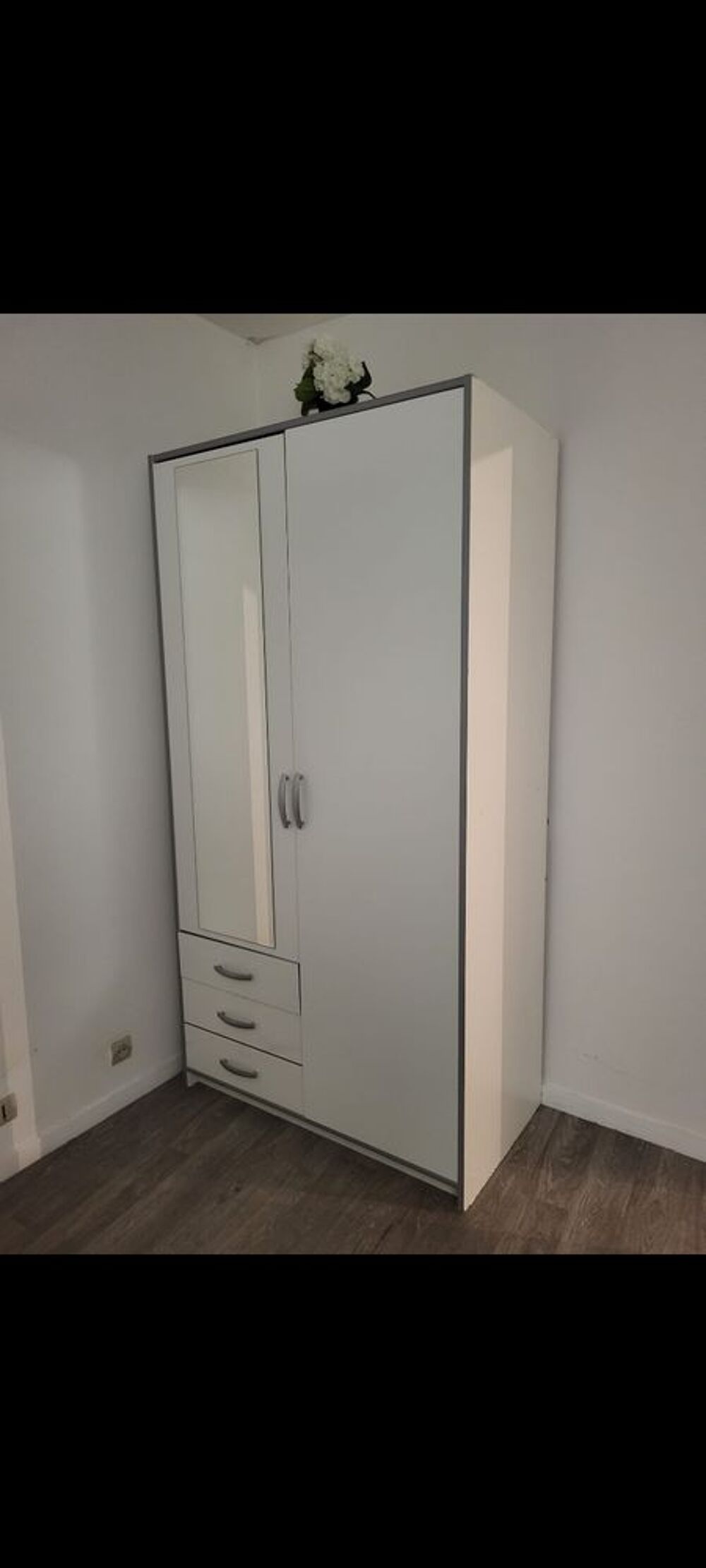 Armoire blanc gris avec miroir Meubles