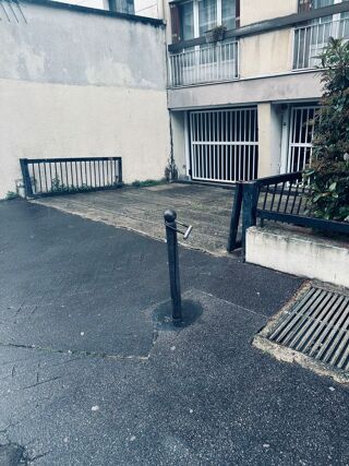  Parking / Garage à louer 10 m²