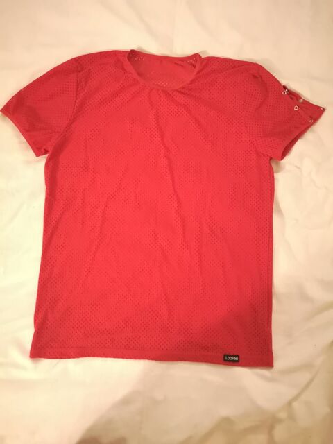 T-shit moulant synth�tique rouge Lookme 3 Aix-en-Provence (13)