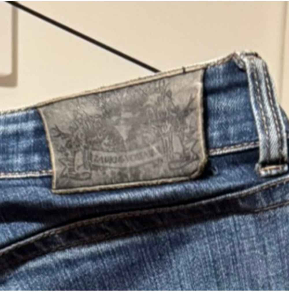 ? Jean slim Zadig &amp; Voltaire taille 36 ? logo Peace clous Vêtements