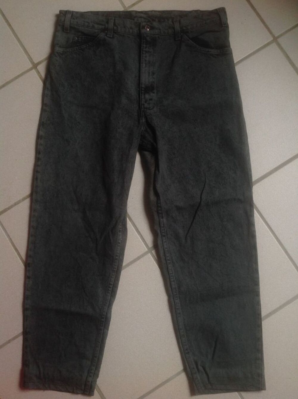 JEAN LEVI'S NOIR W38L30 Made In USA Envoi Possible
Vêtements
