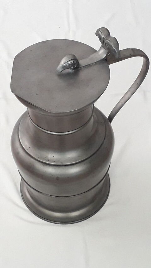 Tr�s Grand pichet en �tain
210 Salon-de-Provence (13)