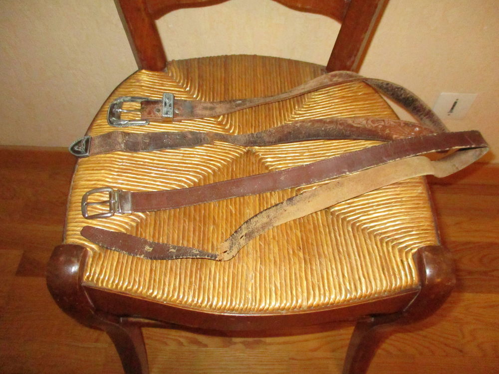 2 ceintures en cuir usag&eacute;es pour r&eacute;cup&eacute;ration de boucles Maroquinerie