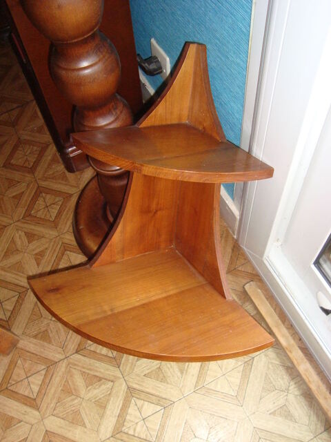 Belle �tag�re d'angle bois clair 6 Villev�que (49)