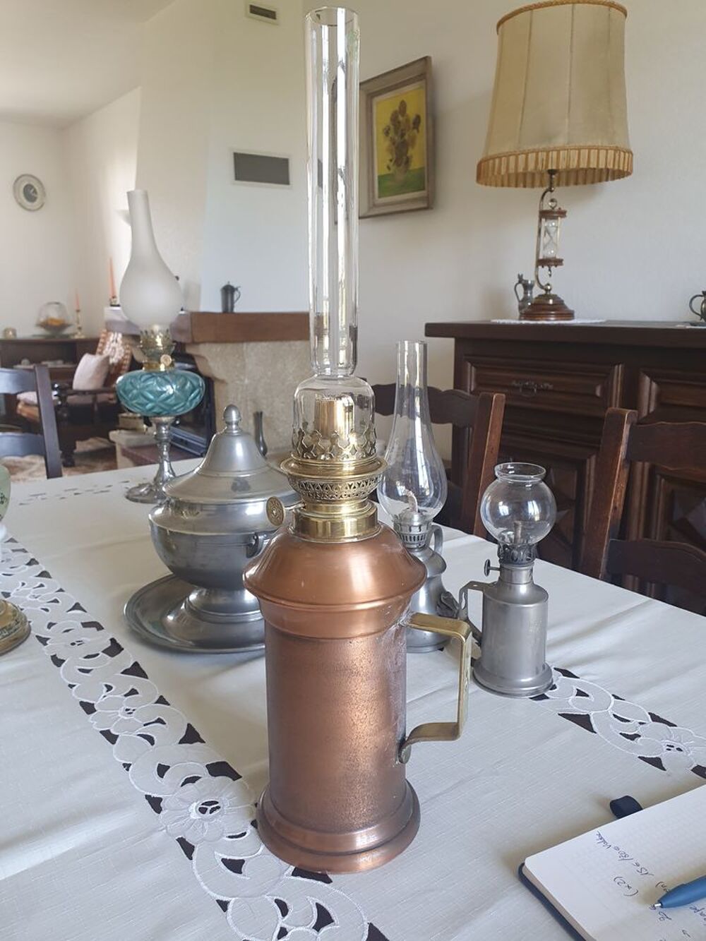 Lampe &agrave; p&eacute;trole pied laiton Décoration
