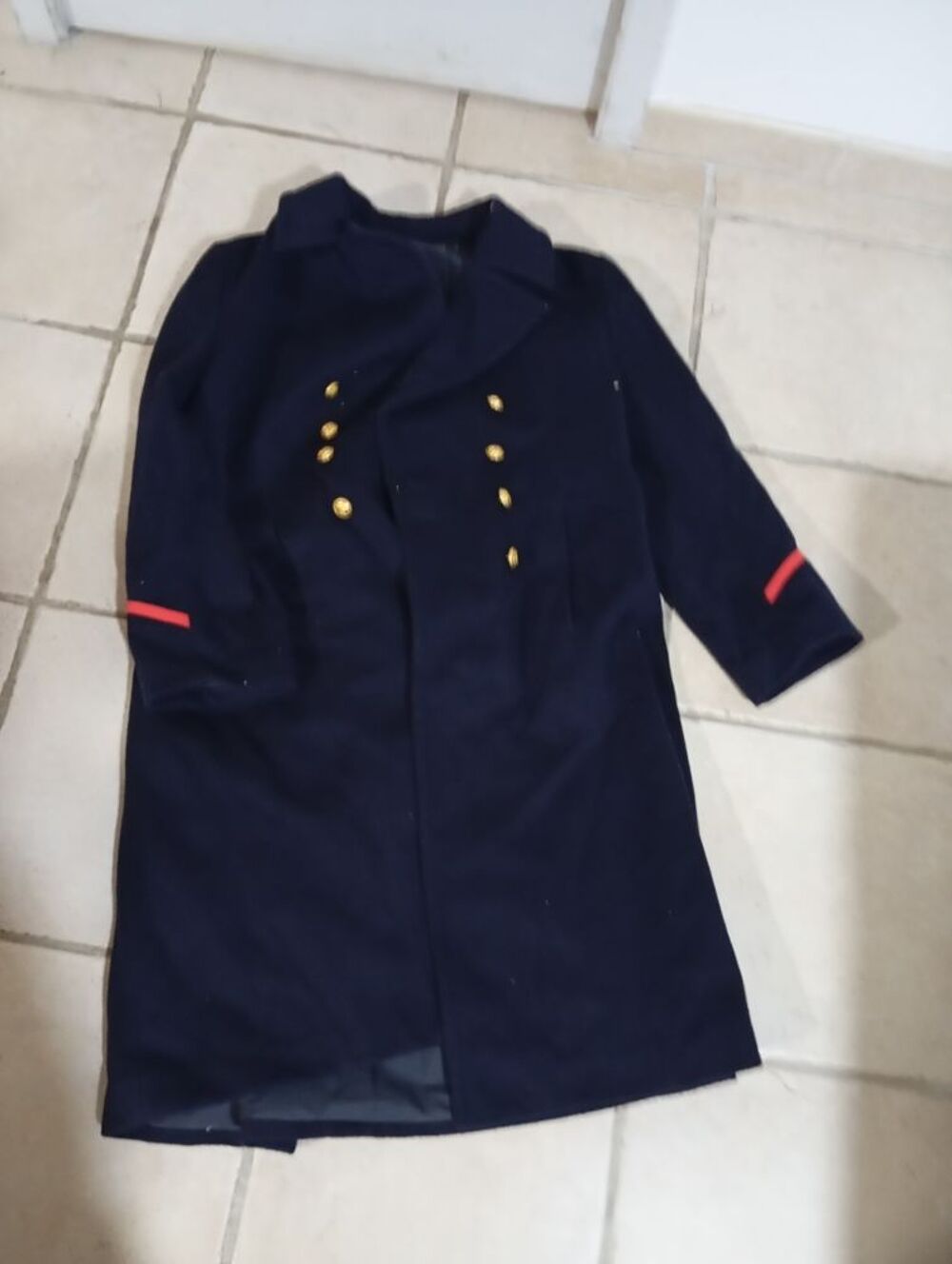 LOT VETEMENTS MARIN. 
5 CABANS
1 CABAN LONG
2 VAREUSES AVEC Vêtements