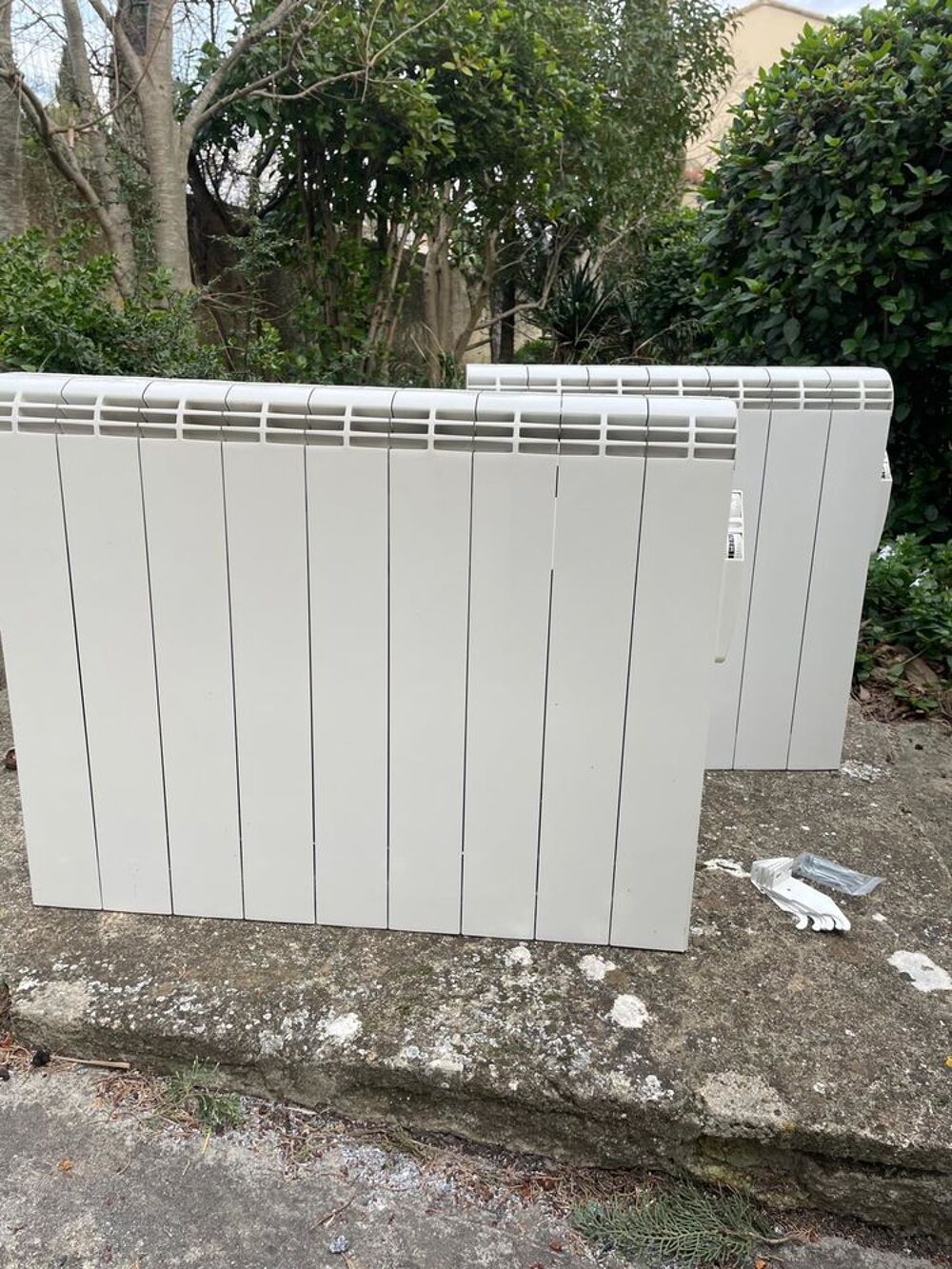 2 radiateurs DELIA &eacute;l&eacute;ctriques blancs &agrave; inertie s&egrave;che. Electroménager