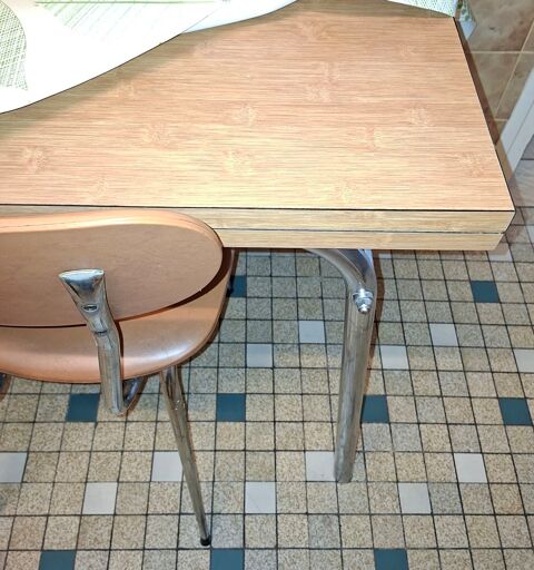 Table de cuisine en formica avec 2 rallonges. 60 Poitiers (86)