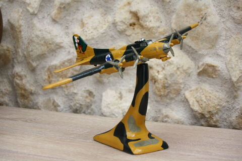 Avion ,Bombardier B 17  en �tain massif 300 Saran (45)