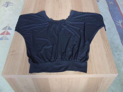 Tee-shirt col bateau, noir, T. 38 40 (M) TBE 4 Bagnolet (93)
